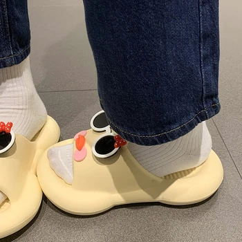 Трендовые женские тапочки на платформе, Новые модные нескользящие тапочки с открытым носком для ванной комнаты, женская легкая повседневная обувь, сандалии из ЭВА